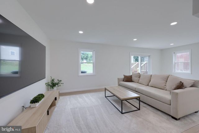 455 CROSSWINDS DR, Lititz, PA 17543