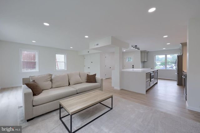 455 CROSSWINDS DR, Lititz, PA 17543