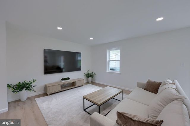 455 CROSSWINDS DR, Lititz, PA 17543