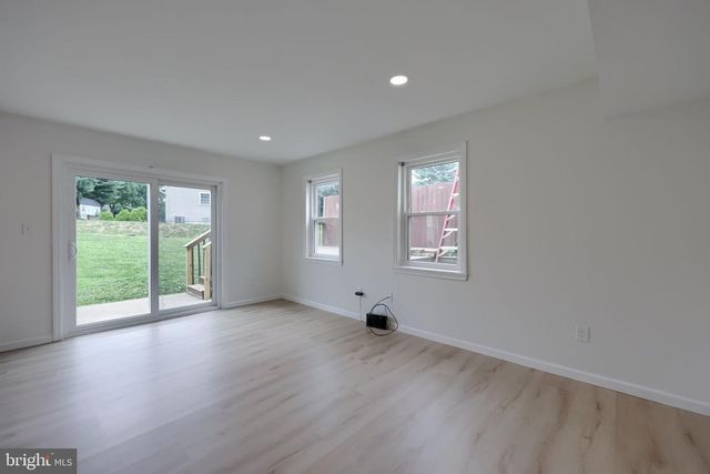 455 CROSSWINDS DR, Lititz, PA 17543