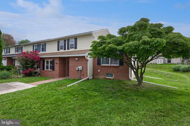455 CROSSWINDS DR, Lititz, PA 17543