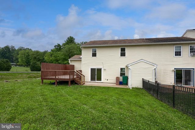 455 CROSSWINDS DR, Lititz, PA 17543