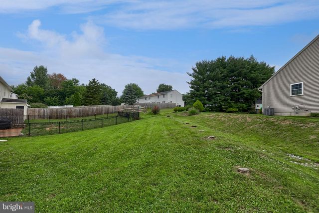 455 CROSSWINDS DR, Lititz, PA 17543