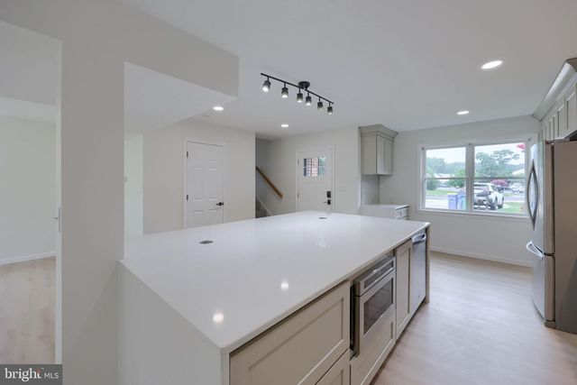 455 CROSSWINDS DR, Lititz, PA 17543