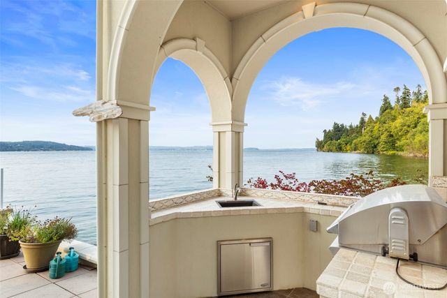 1881 NW Seclusion Cove Way, Poulsbo, WA 98370