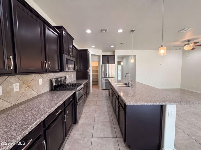 2518 E FAWN Drive, Phoenix, AZ 85042