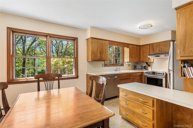 17 Pringle Road, Miller Place, NY 11764
