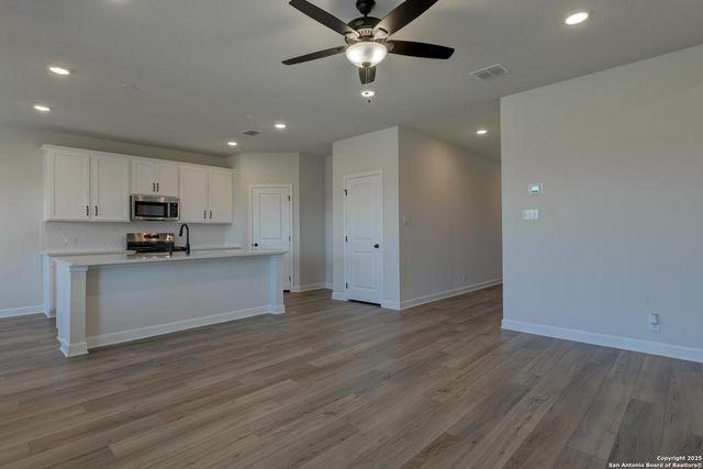 141 Beveridge Rd, Seguin, TX 78155