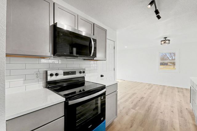 14 Woodland Dr, Augusta, KS 67010