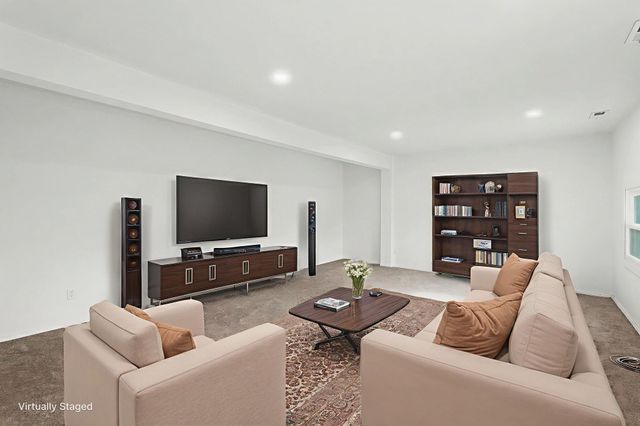 14 Woodland Dr, Augusta, KS 67010