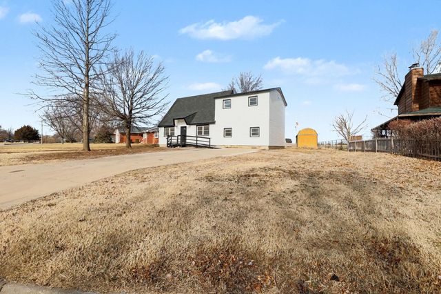 14 Woodland Dr, Augusta, KS 67010