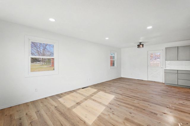 14 Woodland Dr, Augusta, KS 67010