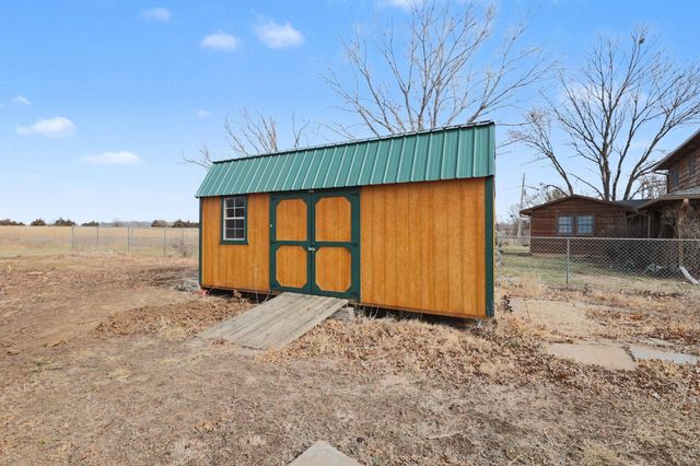 14 Woodland Dr, Augusta, KS 67010