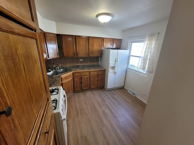 8950 SKOKIE Boulevard B, Skokie, IL 60077