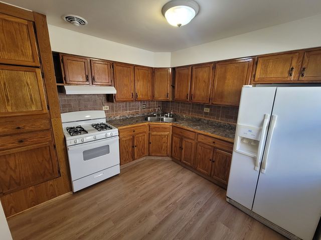 8950 SKOKIE Boulevard B, Skokie, IL 60077