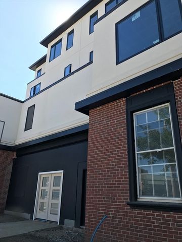 979 Main St 4, Walpole, MA 02081