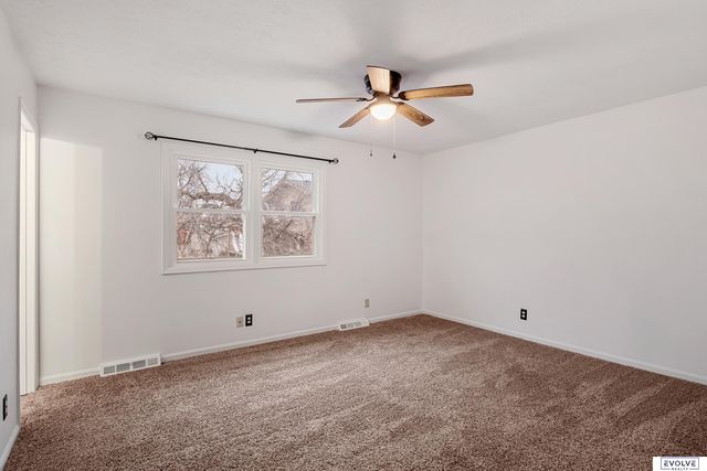 2804 Greensboro Avenue, Bellevue, NE 68005