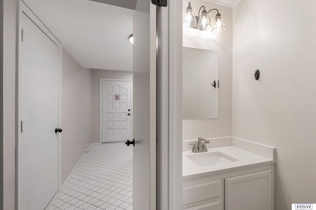 2804 Greensboro Avenue, Bellevue, NE 68005