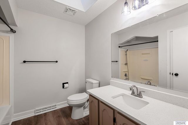 2804 Greensboro Avenue, Bellevue, NE 68005