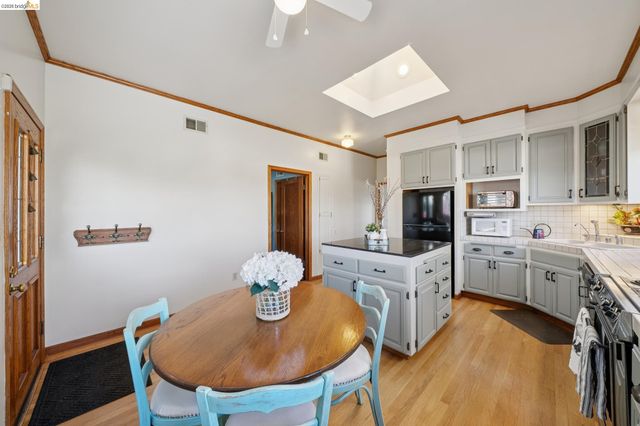 822 A St, Crockett, CA 94525