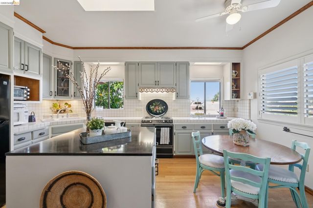 822 A St, Crockett, CA 94525