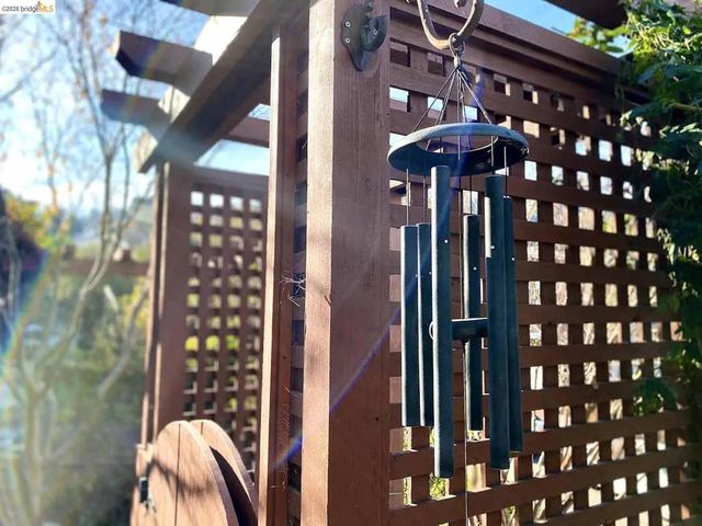 822 A St, Crockett, CA 94525