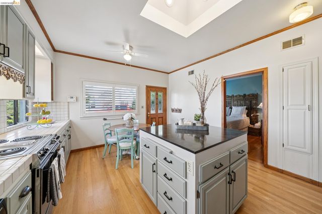 822 A St, Crockett, CA 94525