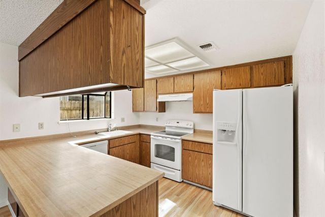 9334 Aizenberg Cir, Elk Grove, CA 95624