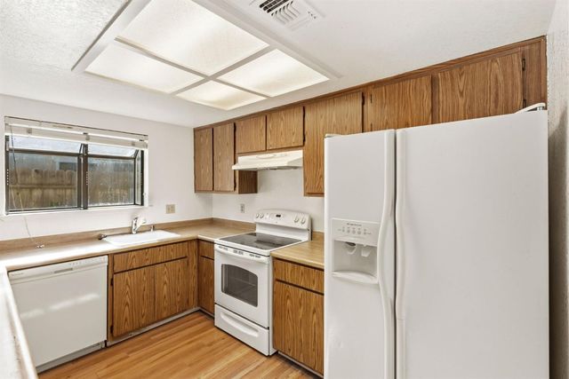 9334 Aizenberg Cir, Elk Grove, CA 95624