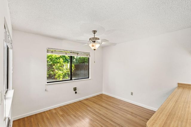 9334 Aizenberg Cir, Elk Grove, CA 95624
