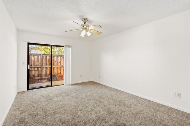 9334 Aizenberg Cir, Elk Grove, CA 95624