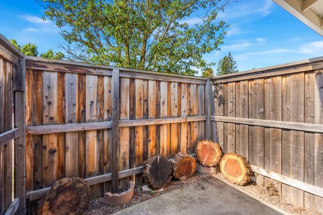 9334 Aizenberg Cir, Elk Grove, CA 95624