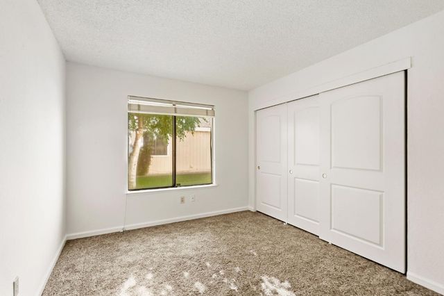 9334 Aizenberg Cir, Elk Grove, CA 95624