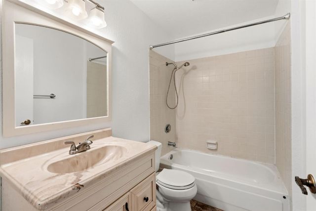 9334 Aizenberg Cir, Elk Grove, CA 95624