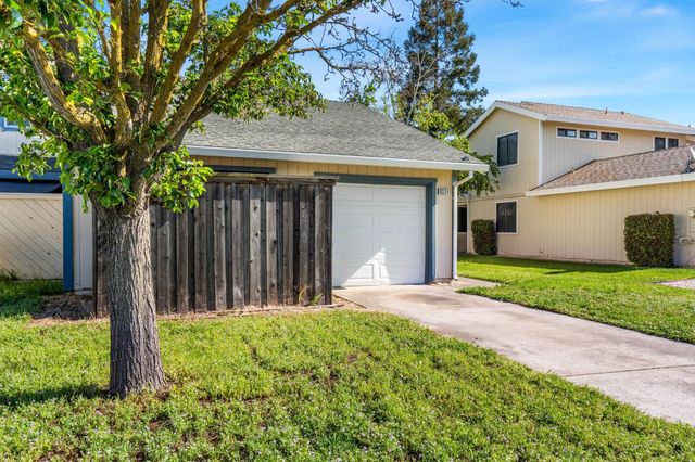 9334 Aizenberg Cir, Elk Grove, CA 95624
