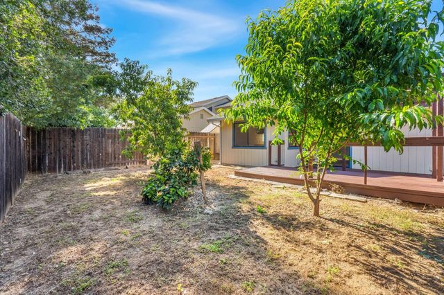 9334 Aizenberg Cir, Elk Grove, CA 95624