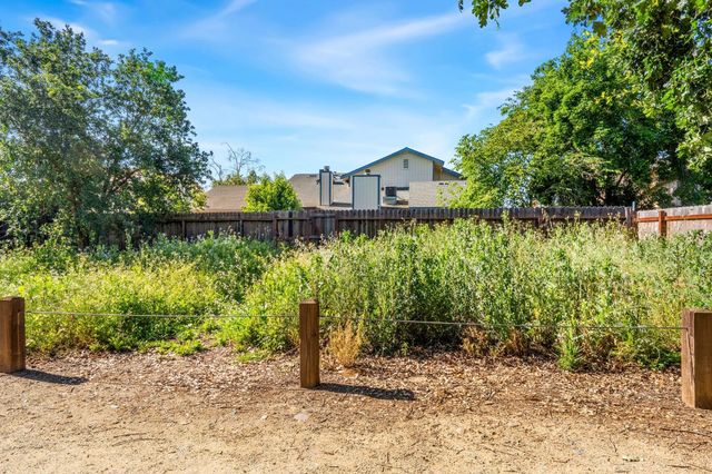 9334 Aizenberg Cir, Elk Grove, CA 95624