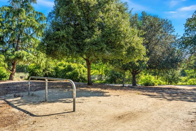 9334 Aizenberg Cir, Elk Grove, CA 95624