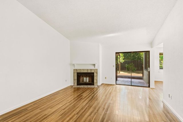 9334 Aizenberg Cir, Elk Grove, CA 95624