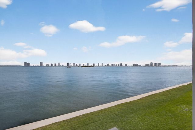 100 Shore Court 208, North Palm Beach, FL 33408