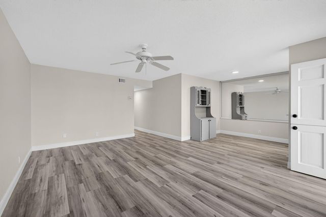 100 Shore Court 208, North Palm Beach, FL 33408