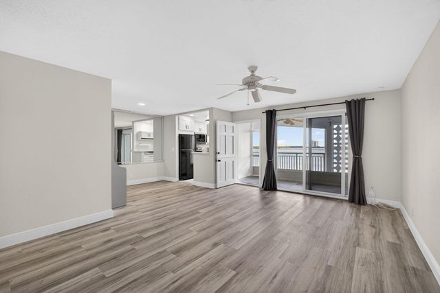 100 Shore Court 208, North Palm Beach, FL 33408