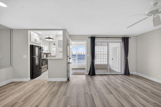 100 Shore Court 208, North Palm Beach, FL 33408