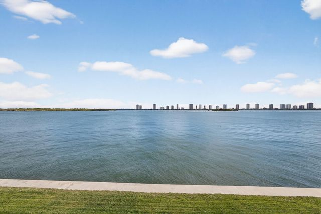 100 Shore Court 208, North Palm Beach, FL 33408