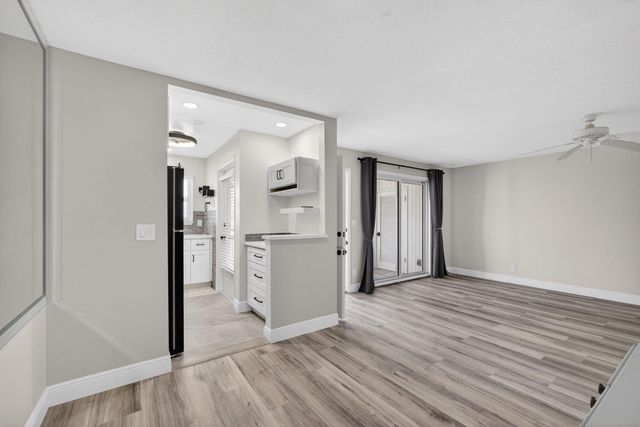 100 Shore Court 208, North Palm Beach, FL 33408