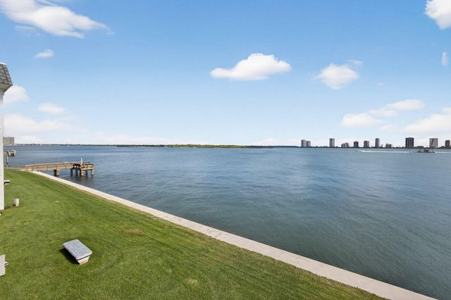 100 Shore Court 208, North Palm Beach, FL 33408