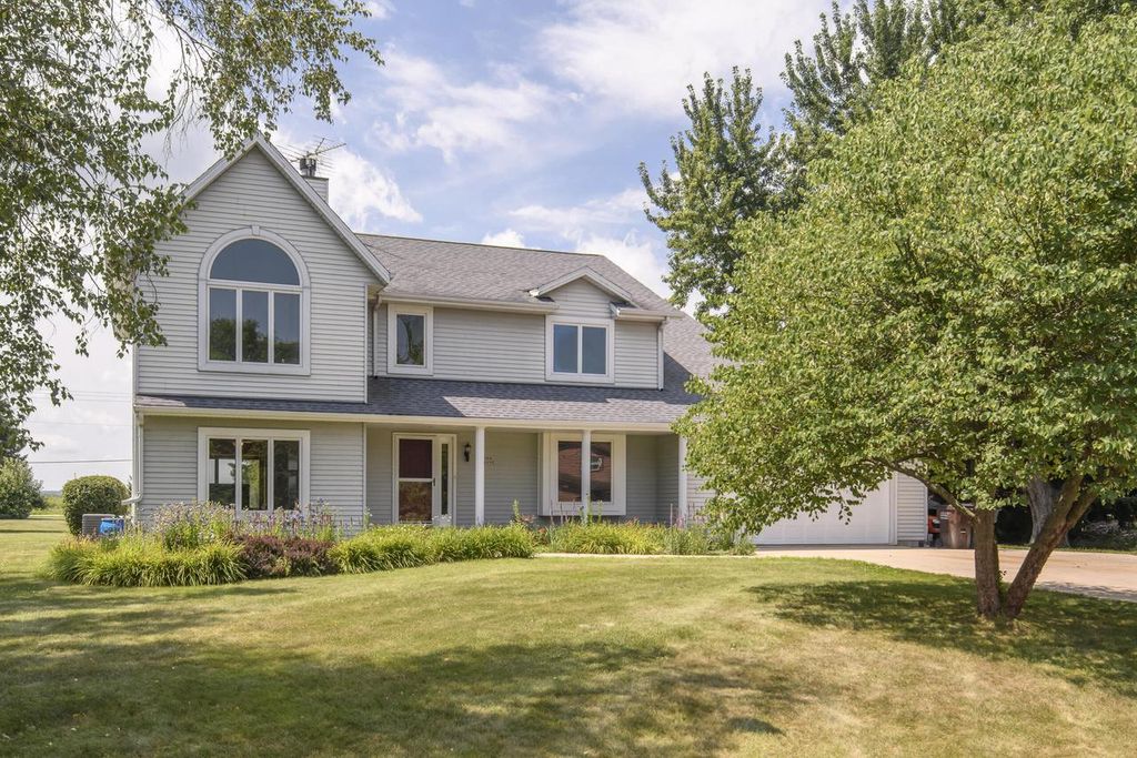 W309S10575 Greenhill COURT, Mukwonago, WI 53149