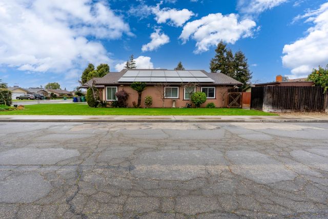 1340 Lewis Street, Selma, CA 93662