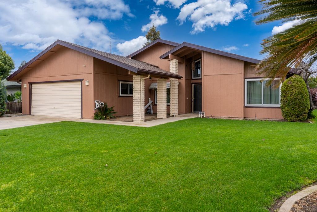 Image 1 of property listing at 1340 Lewis Street, Selma, CA 93662