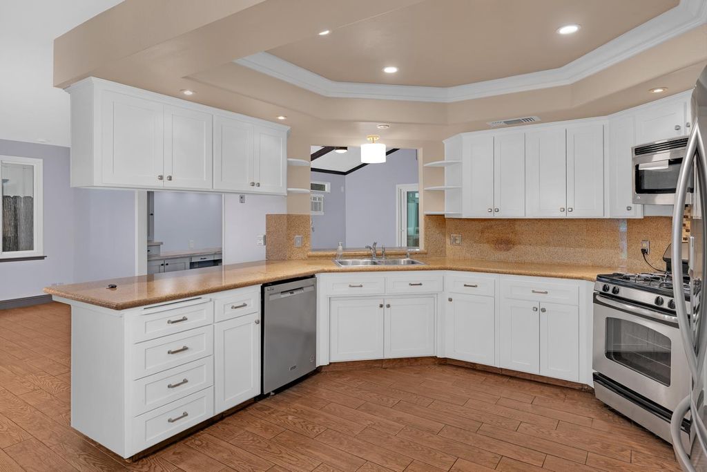 Image 13 of property listing at 1340 Lewis Street, Selma, CA 93662